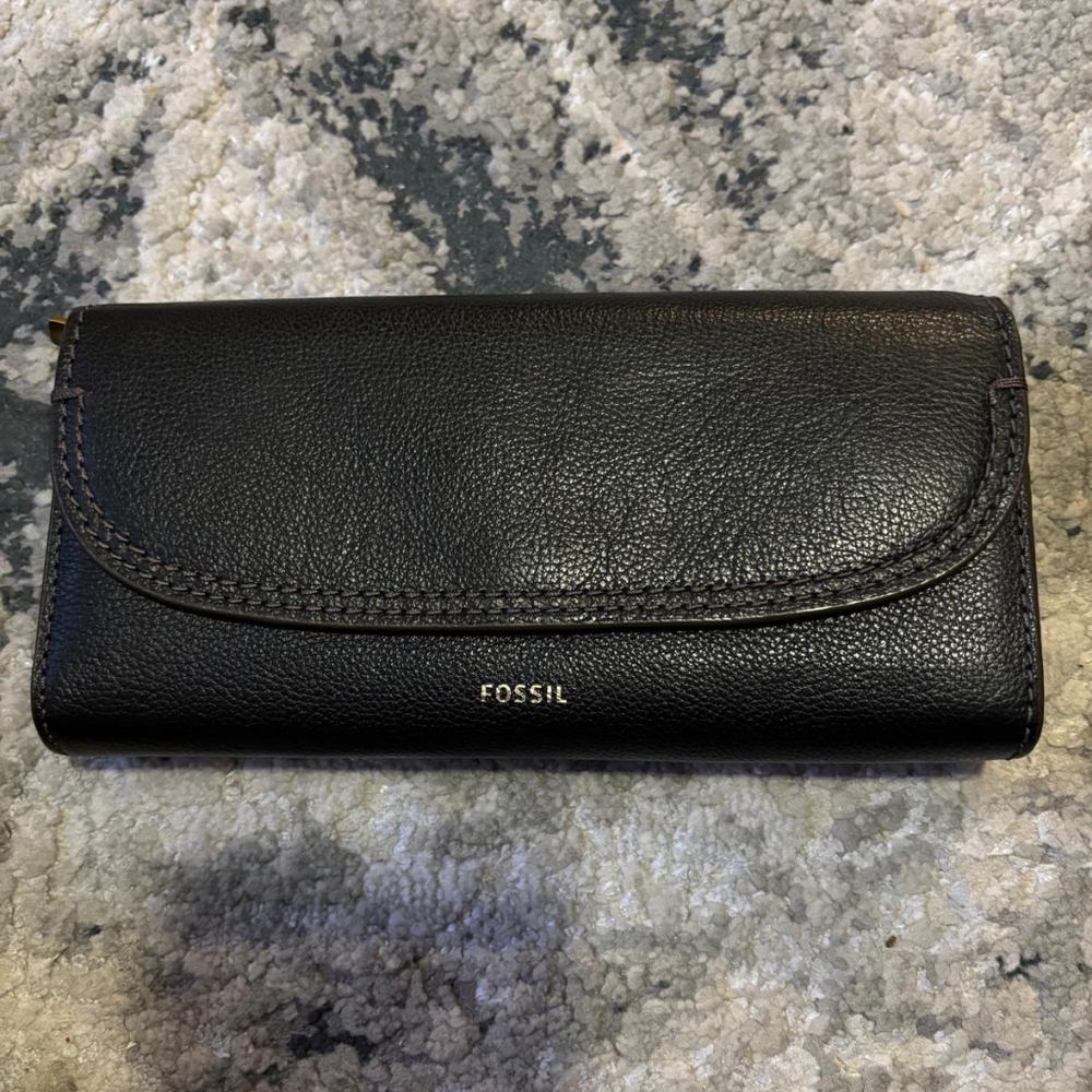 A look like new fossil Wallet